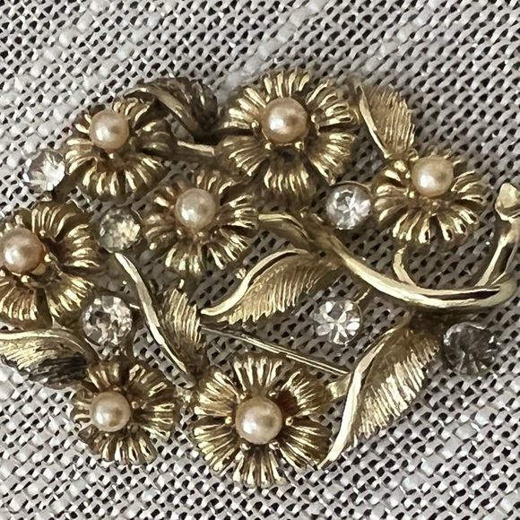 Vintage LISTER Gold & Pearl Brooch - Picture 2 of 9